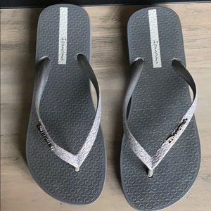 Ipanema dark silver flip flops size 37